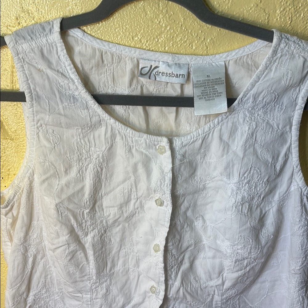 Dressbarn White Sleeveless Top